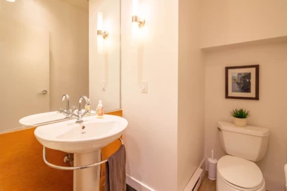 Powder Room Photo of 822 W 6th Avenue, Vancouver, BC