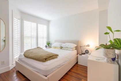 Primary Bedroom Photo of 822 W 6th Avenue, Vancouver, BC