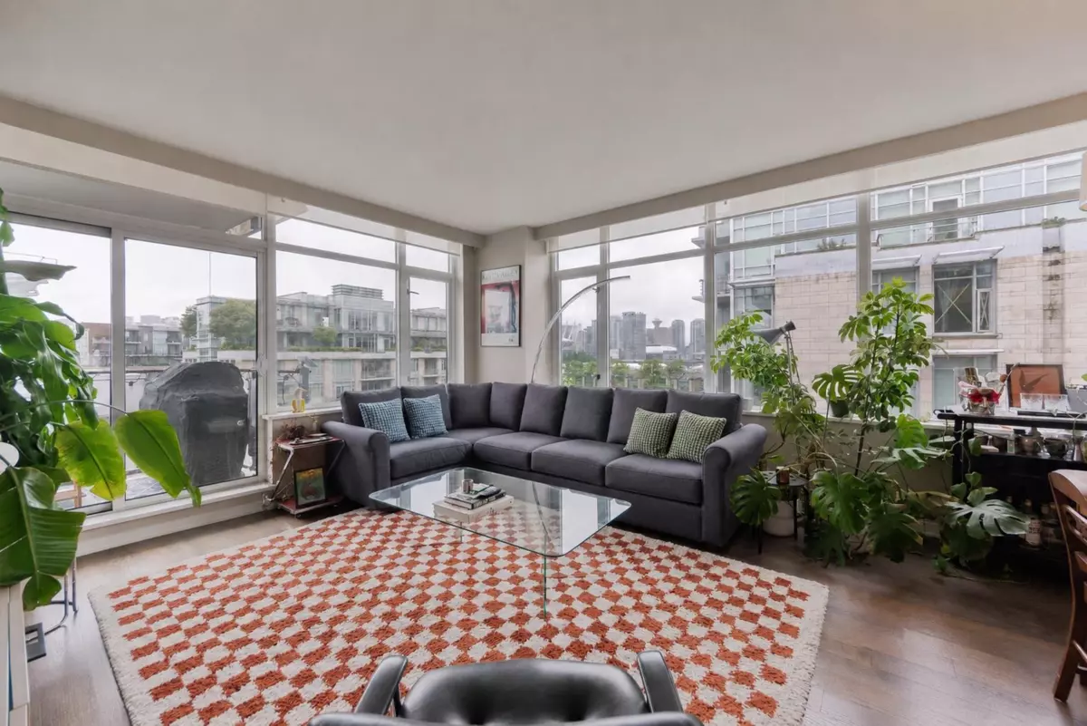 Dining Area Photo of 803 1661 Ontario Street, Vancouver, BC