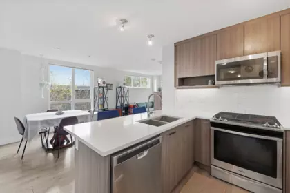 Kitchen Island Photo of 1312 Fifth Avenue, New Westminster, BC