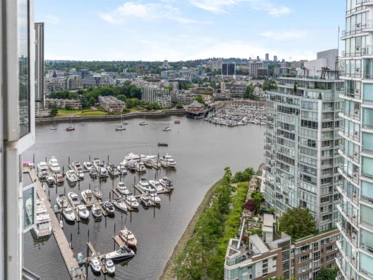 2807 1199 Marinaside Crescent, Vancouver, BC, Vancouver — Apartment/Condo for sale