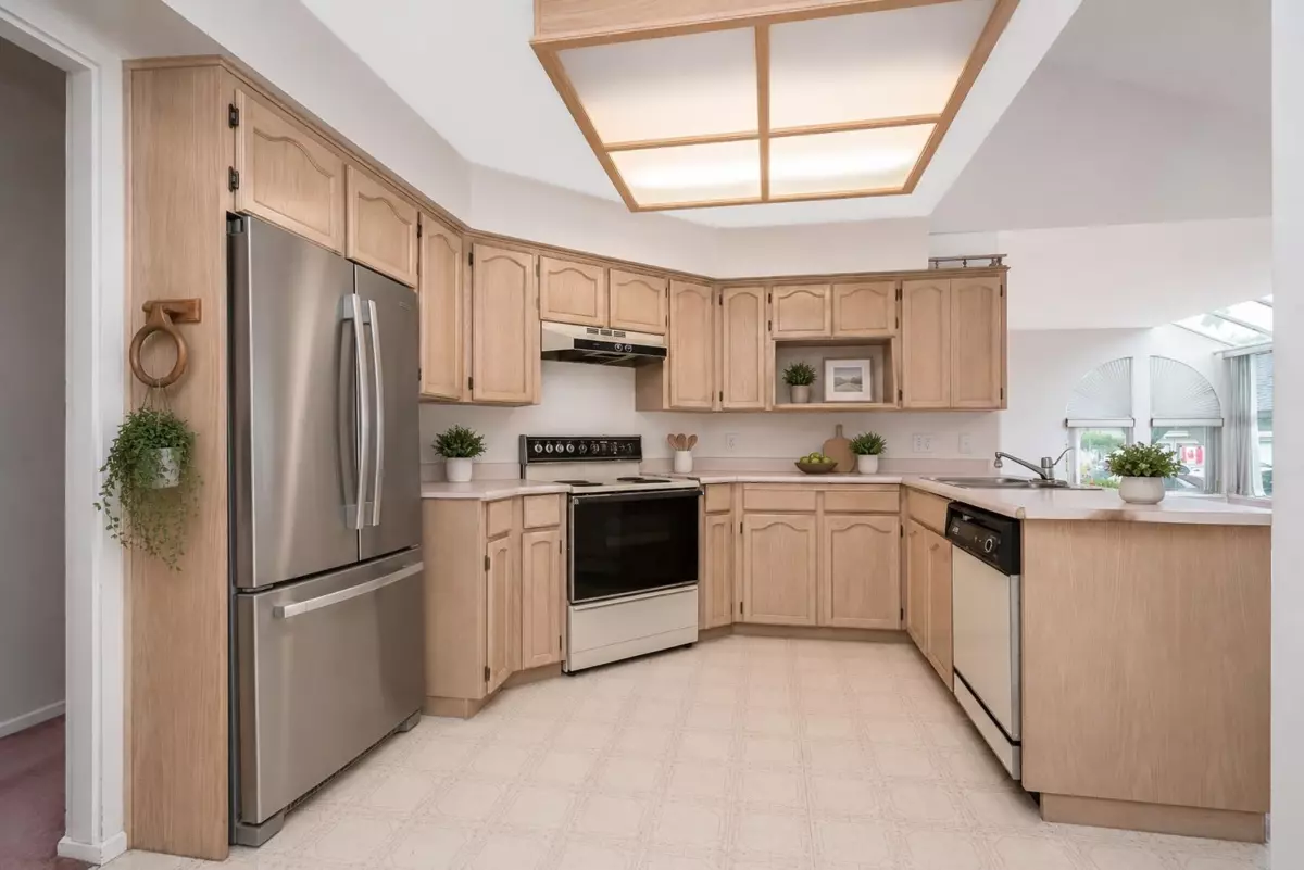 Dining Area Photo of 1002 21937 48 Avenue, Langley, BC