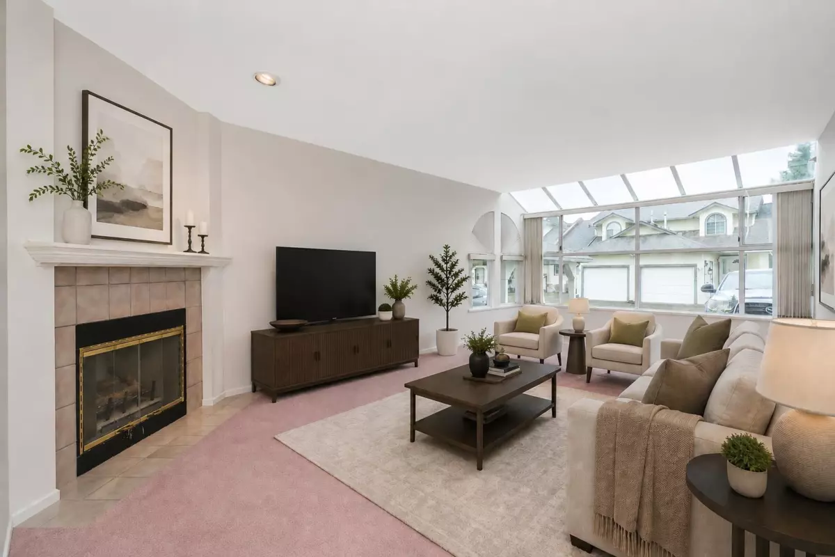Living Room Photo of 1002 21937 48 Avenue, Langley, BC