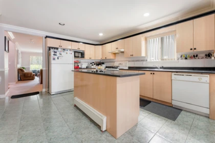 Kitchen Island Photo of 6685 127th Street, Surrey, BC
