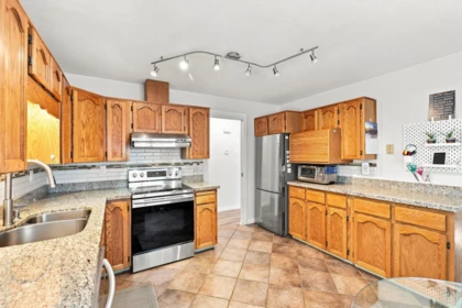 Kitchen Island Photo of 2559 Raven Court, Coquitlam, BC