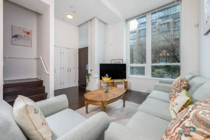 1051 Richards Street, Vancouver, BC, Vancouver — Townhouse for sale