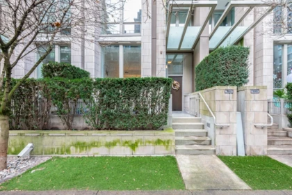 1051 Richards Street, Vancouver, BC, Vancouver — Townhouse for sale