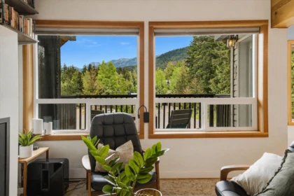 Breakfast Nook Photo of 2323 Aspen Court, Whistler, BC