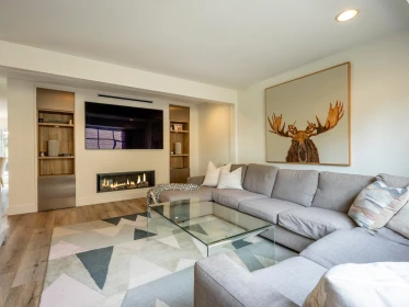 6343 Easy Street, Whistler, BC, Whistler — Single Family Residence for sale
