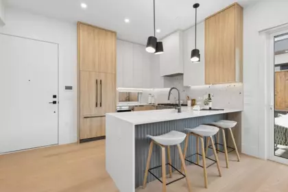 Kitchen Island Photo of 2 2752 Graveley Street, Vancouver, BC
