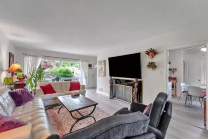 Entry Foyer Photo of 1075 Ruthina Avenue, North Vancouver, BC
