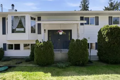 1137 Sunnyside Road, Gibsons, BC, Gibsons — Single Family Residence for sale