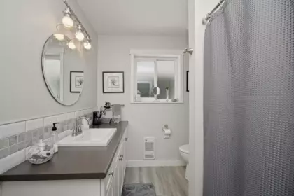Powder Room Photo of 1137 Sunnyside Road, Gibsons, BC