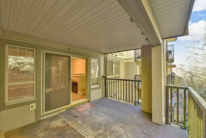 Hallway Photo of 408 2959 Silver Springs Boulevard, Coquitlam, BC
