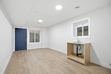 Entry Foyer Photo of 17130 1 Avenue, Surrey, BC