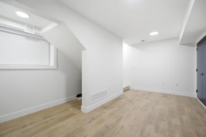 Laundry Room Photo of 17130 1 Avenue, Surrey, BC