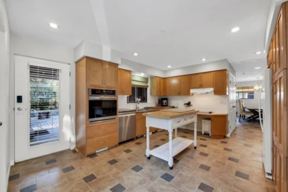 38089 Guilford Drive, Squamish, BC, Squamish — Single Family Residence for sale