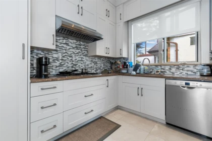 Kitchen Island Photo of 5578 Elizabeth Street, Vancouver, BC