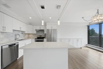 Dining Area Photo of 802 1745 Esquimalt Avenue, West Vancouver, BC
