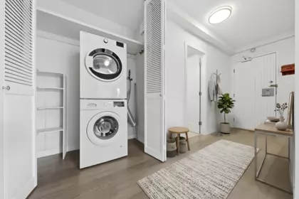 Mudroom Photo of 802 1745 Esquimalt Avenue, West Vancouver, BC
