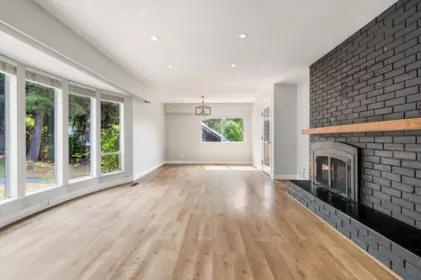 Kitchen Island Photo of 22990 70a Avenue, Langley, BC