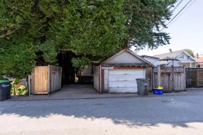Hot Tub / Spa Photo of 4504 Beatrice Street, Vancouver, BC