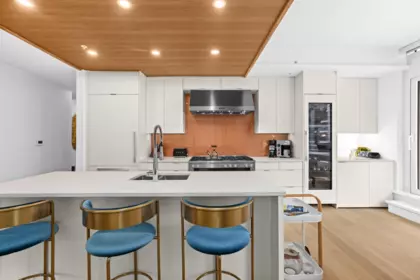 Kitchen Island Photo of 706 6707 Nelson Avenue, West Vancouver, BC