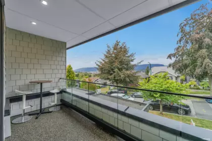 Kitchen Photo of 1 3436 Triumph Street, Vancouver, BC