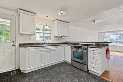 Kitchen Island Photo of 5 2216 Lougheed Highway, Agassiz, BC