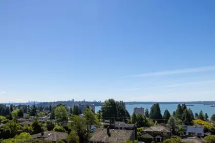 Garden / Landscaping Photo of 2496 Ottawa Avenue, West Vancouver, BC