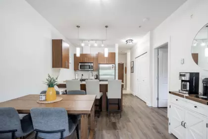 Kitchen Island Photo of 115 2943 Nelson Place, Abbotsford, BC