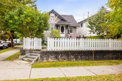 Family Room Photo of 404 W 18th Avenue, Vancouver, BC