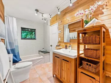 Breakfast Nook Photo of 325 Bayview Place, Lions Bay, BC
