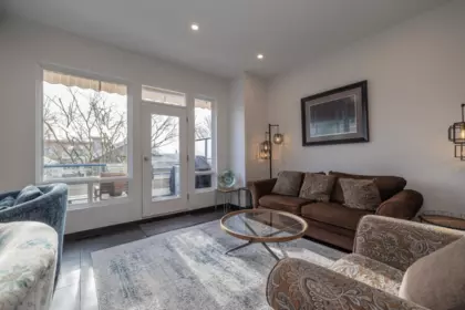 Entry Foyer Photo of 7 15161 Prospect Avenue, White Rock, BC