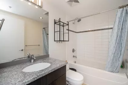 Entry Foyer Photo of 1407 14 Begbie Street, New Westminster, BC