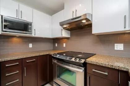 Kitchen Island Photo of 1407 14 Begbie Street, New Westminster, BC