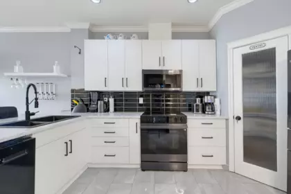 Kitchen Island Photo of 15 6577 Southdowne Place, Chilliwack, BC