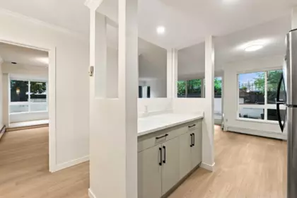 Breakfast Nook Photo of 102 1322 Martin Street, White Rock, BC