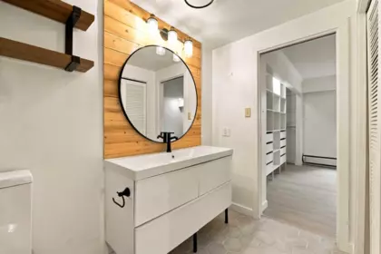 Mudroom Photo of 102 1322 Martin Street, White Rock, BC