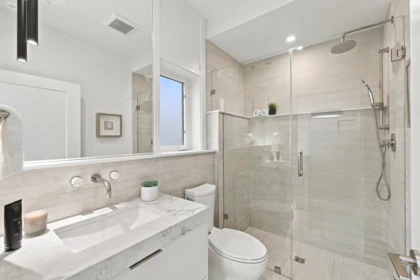 Primary Bathroom Photo of 1145 W 33rd Avenue, Vancouver, BC