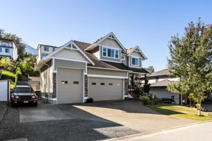 Kitchen Island Photo of 51225 Rowanna Crescent, Chilliwack, BC
