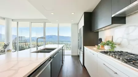 4702 567 Clarke Road, Coquitlam, BC, Coquitlam — Apartment/Condo for sale