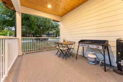 Backyard Photo of 201 Osborne Avenue, New Westminster, BC