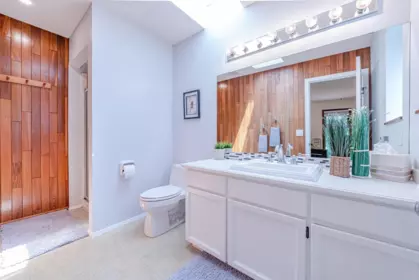 Guest Bathroom Photo of 11837 Woodlynn Court, Delta, BC