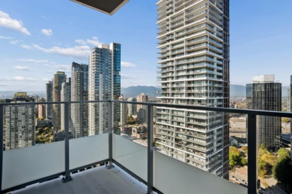 Kitchen Island Photo of 3001 6608 Sussex Avenue, Burnaby, BC