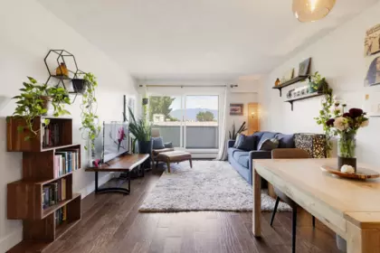 Family Room Photo of 302 391 E 7th Avenue, Vancouver, BC