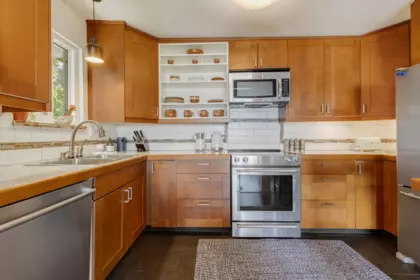 Kitchen Island Photo of 302 391 E 7th Avenue, Vancouver, BC