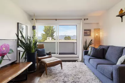 Living Room Photo of 302 391 E 7th Avenue, Vancouver, BC
