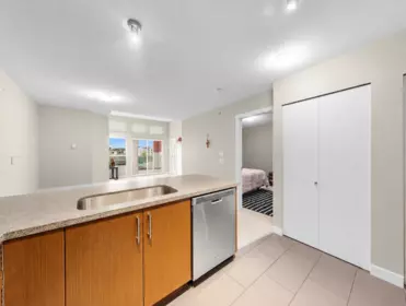 Primary Bathroom Photo of 422 6828 Eckersley Road, Richmond, BC