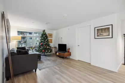 Entry Foyer Photo of 207 232 Sixth Street, New Westminster, BC